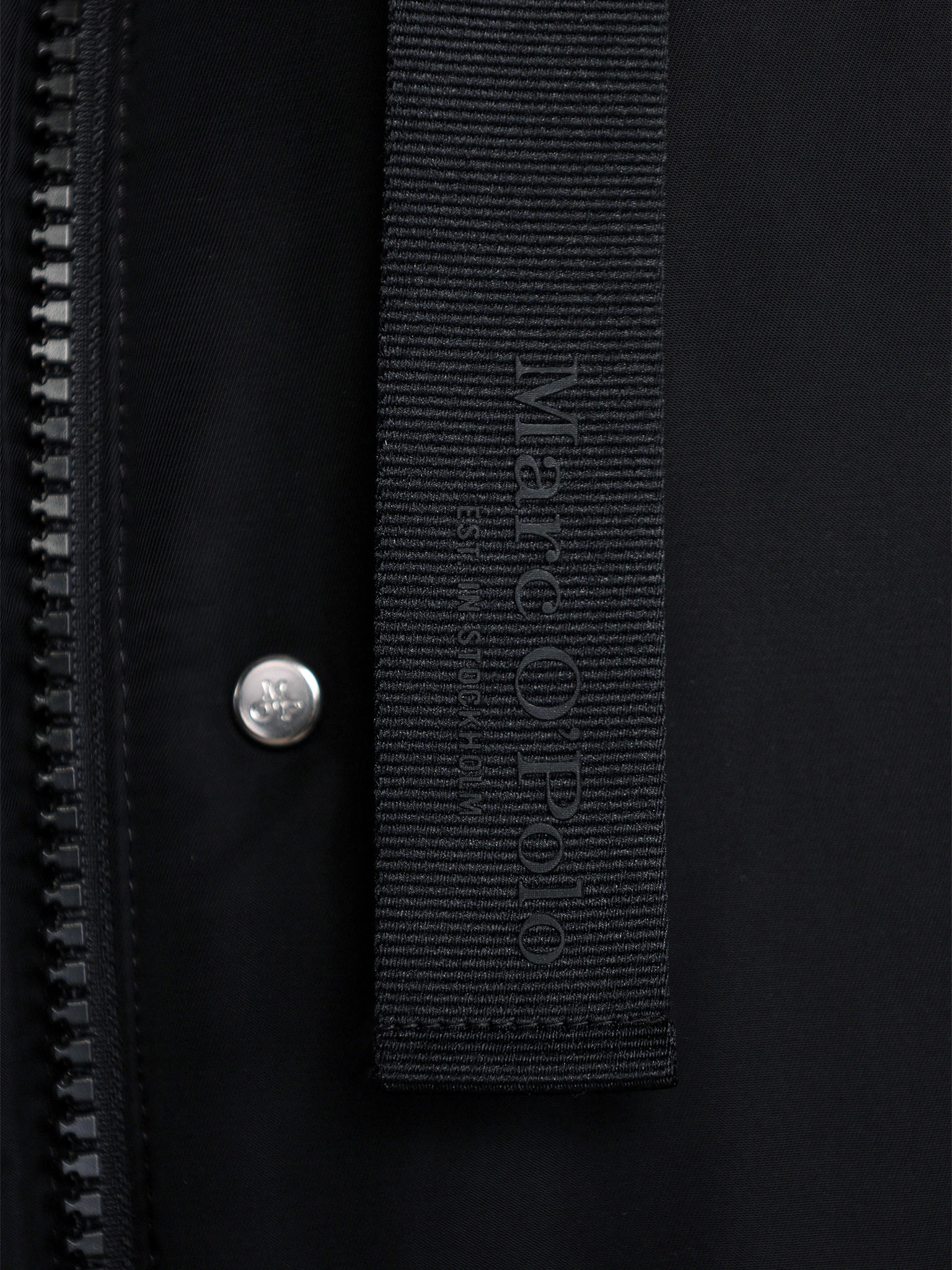 Куртка утепленная черного цвета